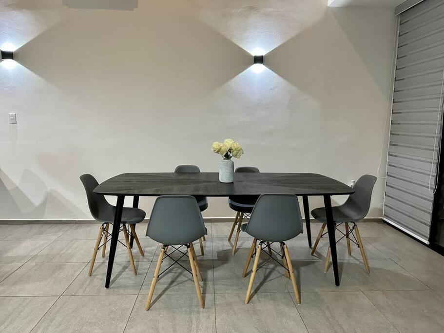 Apartamento Espaciosa De 2 Recamaras Con Alberca Cerca De Plazas Y Hospitales Mérida